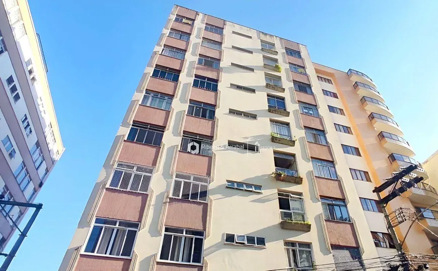 Foto 1 de Apartamento com 2 Quartos à venda, 56m² em Centro, Juiz de Fora