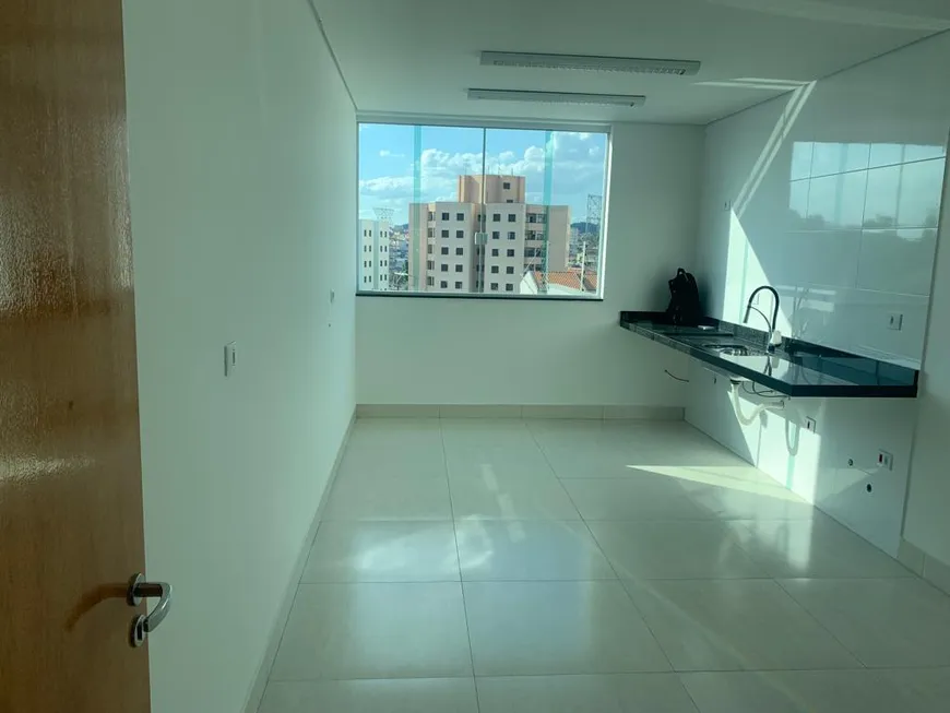 Foto 1 de Sobrado com 3 Quartos à venda, 170m² em Vila Mangalot, São Paulo