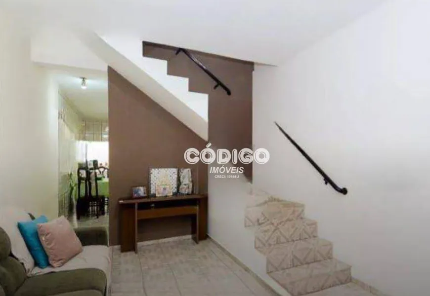 Foto 1 de Sobrado com 3 Quartos para alugar, 160m² em Jardim Presidente Dutra, Guarulhos