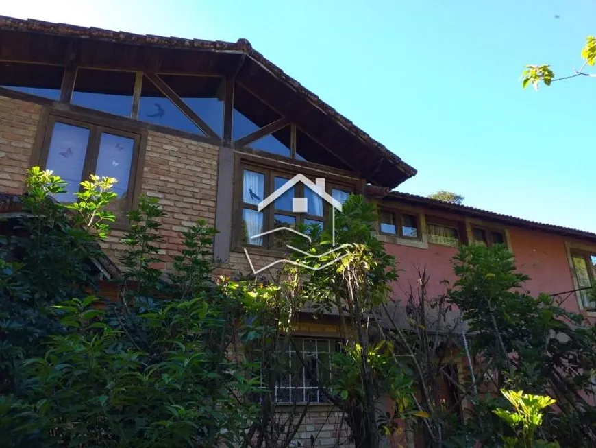 Foto 1 de Casa de Condomínio com 4 Quartos à venda, 235m² em Independência, Petrópolis