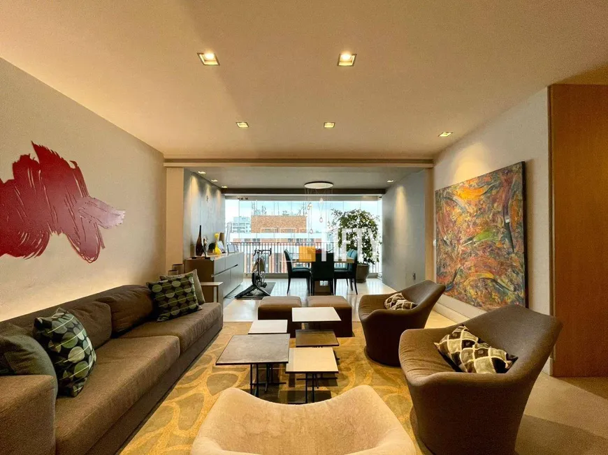 Foto 1 de Apartamento com 3 Quartos à venda, 178m² em Moema, São Paulo