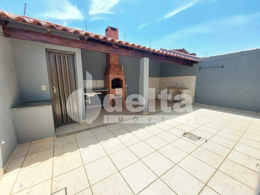 Foto 1 de Casa com 4 Quartos à venda, 230m² em Segismundo Pereira, Uberlândia