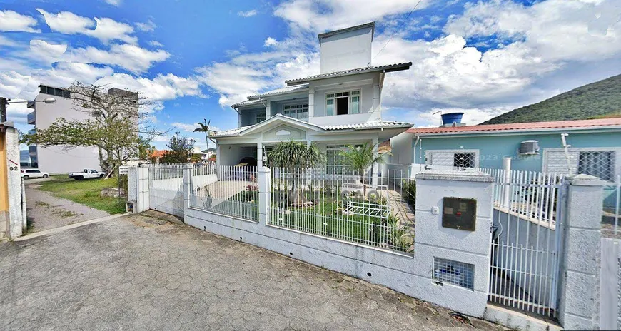 Foto 1 de Casa com 4 Quartos à venda, 180m² em Praia de Fora, Palhoça