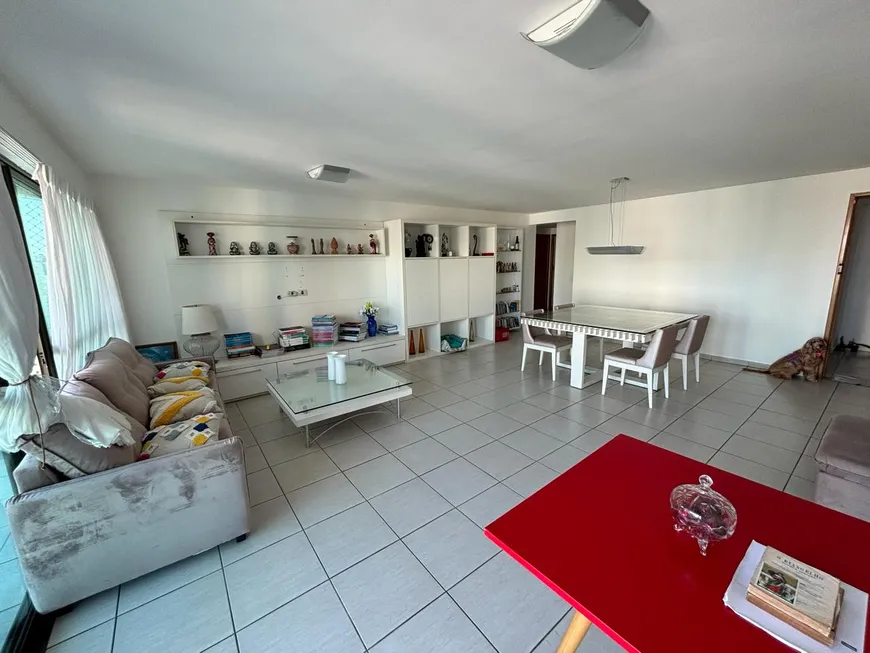 Foto 1 de Apartamento com 4 Quartos à venda, 170m² em Boa Viagem, Recife