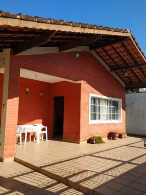 Foto 1 de Casa com 3 Quartos à venda, 103m² em Vila Loty, Itanhaém