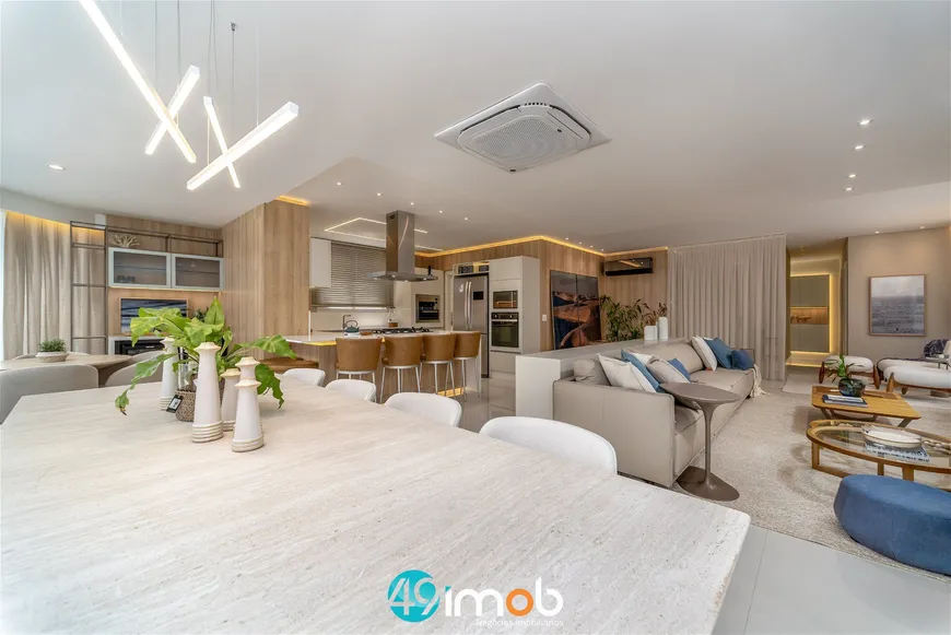 Foto 1 de Apartamento com 4 Quartos à venda, 237m² em Centro, Balneário Camboriú