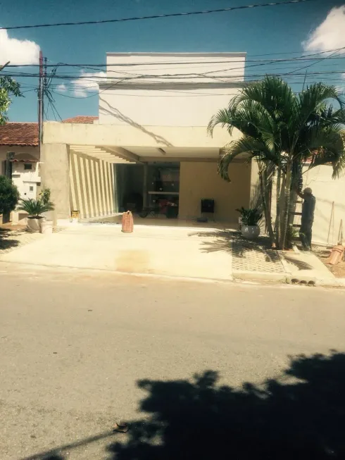 Foto 1 de Sobrado com 3 Quartos à venda, 185m² em Jardim Atlântico, Goiânia