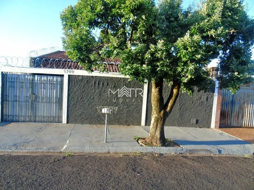 Foto 1 de Casa com 2 Quartos à venda, 185m² em Vila Xavier, Araraquara