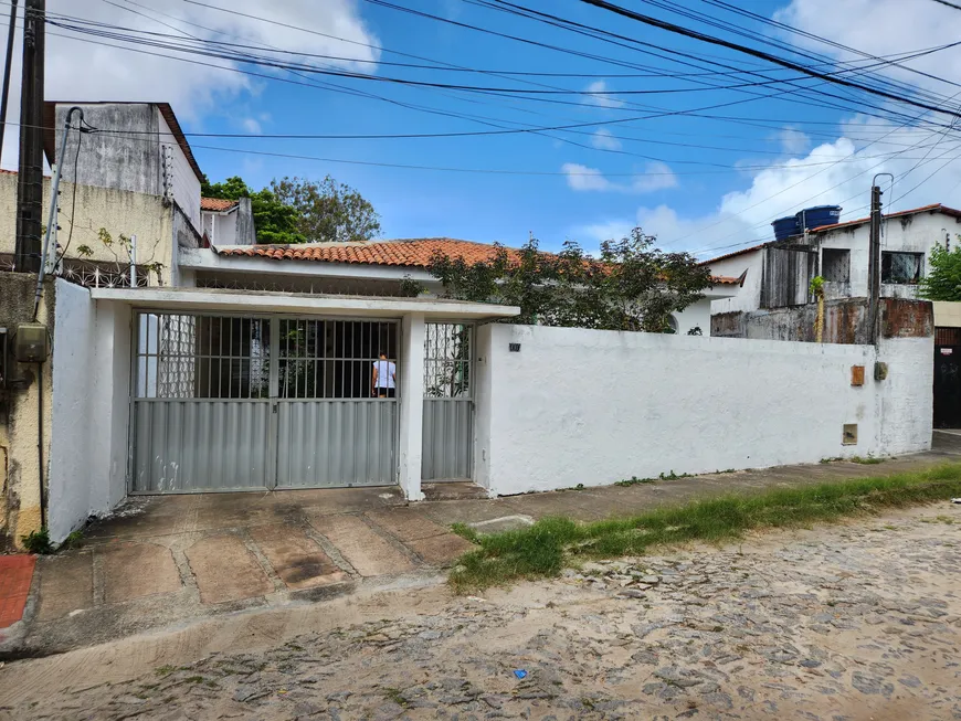 Foto 1 de Casa com 4 Quartos à venda, 245m² em Jacarecanga, Fortaleza