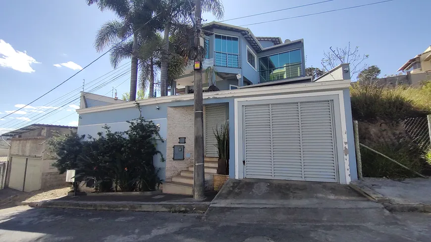 Foto 1 de Casa com 3 Quartos à venda, 250m² em Belvedere, Conselheiro Lafaiete