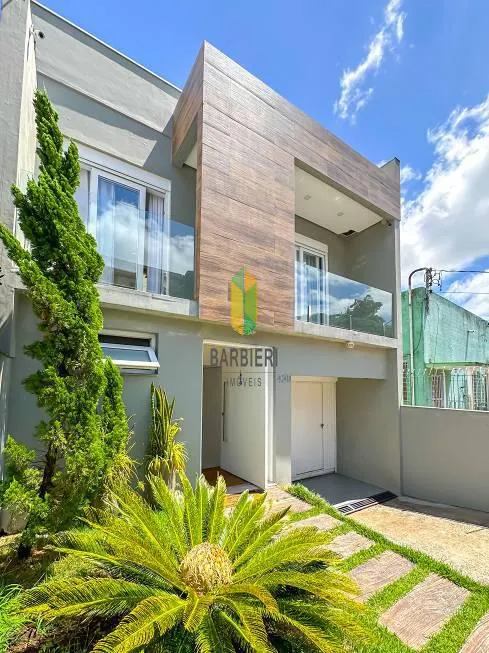 Foto 1 de Casa com 3 Quartos à venda, 250m² em Vila Jardim, Porto Alegre