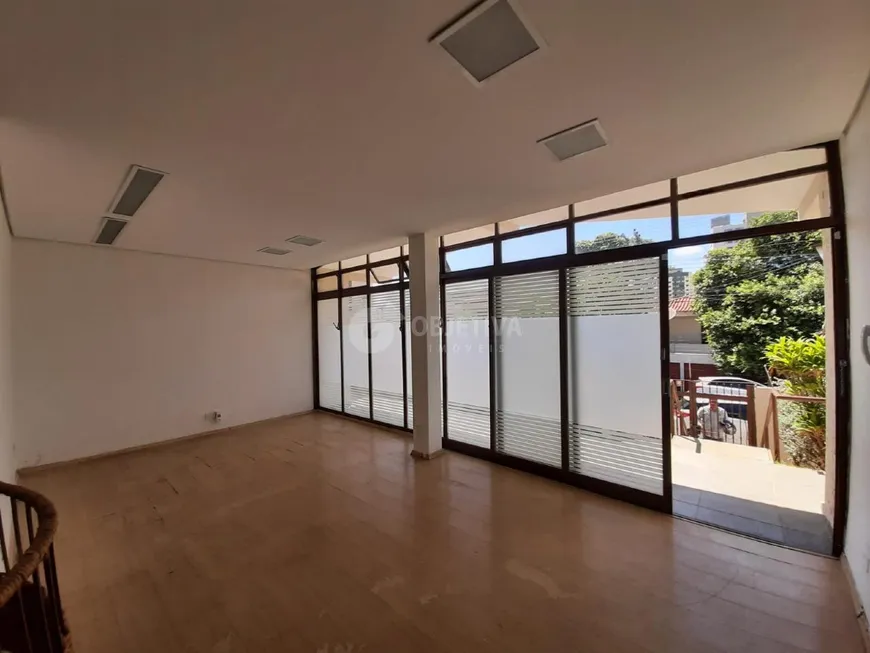 Foto 1 de Casa com 3 Quartos para alugar, 250m² em Centro, Uberlândia