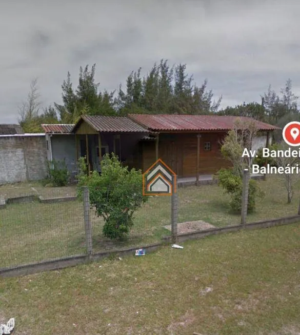 Foto 1 de Casa com 2 Quartos à venda, 100m² em Centro, Balneário Pinhal