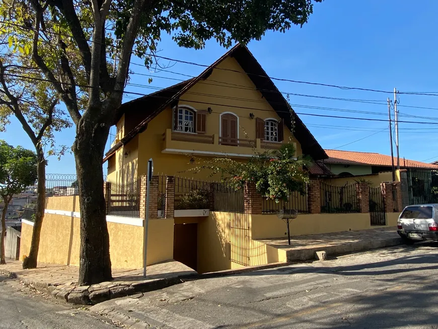 Foto 1 de Casa com 4 Quartos à venda, 357m² em Vila Pérola, Contagem