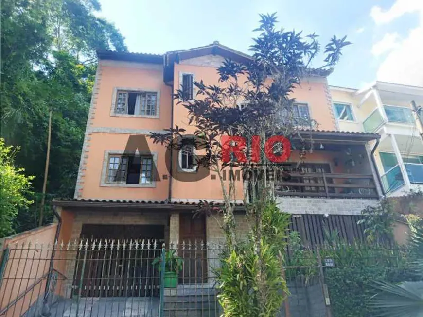 Foto 1 de Casa de Condomínio com 4 Quartos à venda, 215m² em  Vila Valqueire, Rio de Janeiro