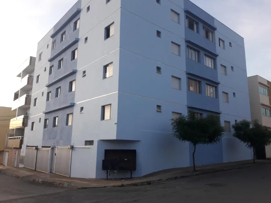 Foto 1 de Apartamento com 3 Quartos à venda, 107m² em Canelas, Montes Claros