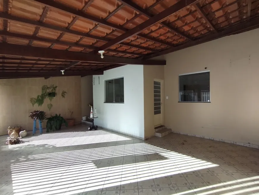 Foto 1 de Casa com 2 Quartos à venda, 150m² em Lagoa Santa, Governador Valadares