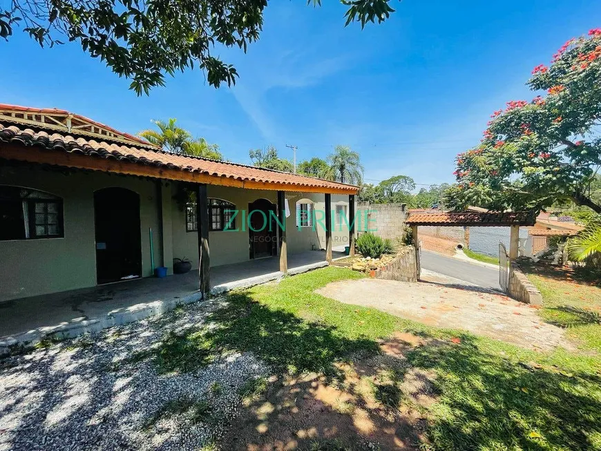 Foto 1 de Fazenda/Sítio com 4 Quartos à venda, 280m² em Chacaras Aracary, Várzea Paulista
