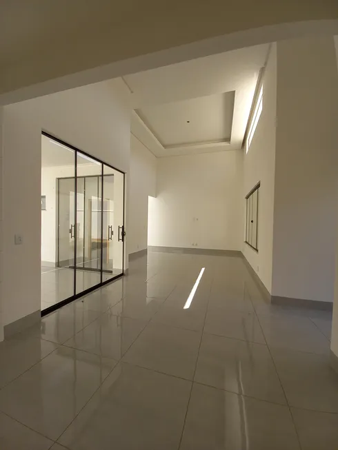 Foto 1 de Casa com 3 Quartos à venda, 182m² em Residencial Flamingo, Goiânia