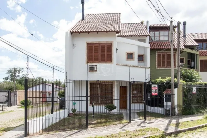 Foto 1 de Sobrado com 3 Quartos à venda, 161m² em Serraria, Porto Alegre