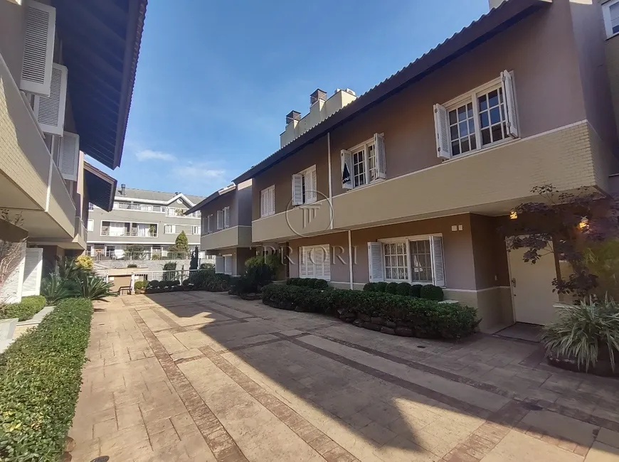Foto 1 de Casa de Condomínio com 3 Quartos para venda ou aluguel, 228m² em Chácara das Pedras, Porto Alegre