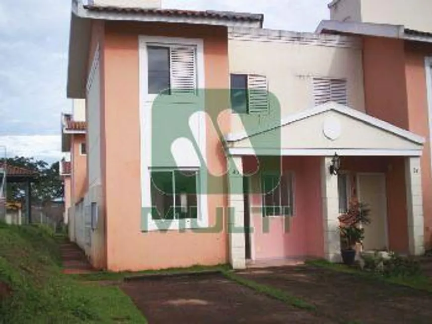 Foto 1 de Casa de Condomínio com 3 Quartos para alugar, 77m² em Jardim Indaia, Uberlândia