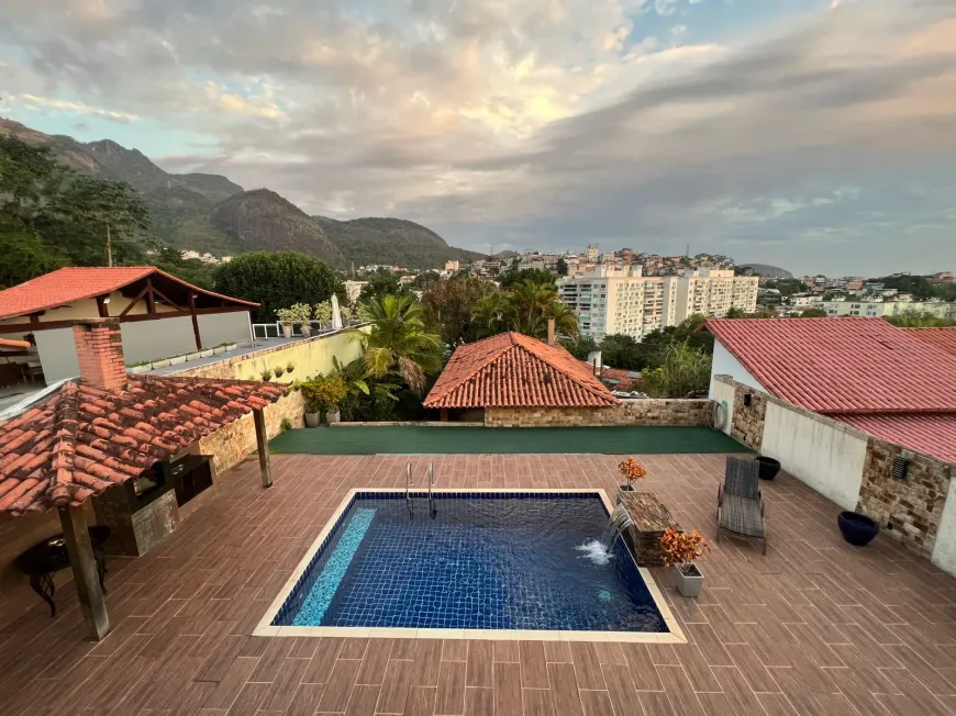 Foto 1 de Casa com 4 Quartos à venda, 550m² em Jacarepaguá, Rio de Janeiro