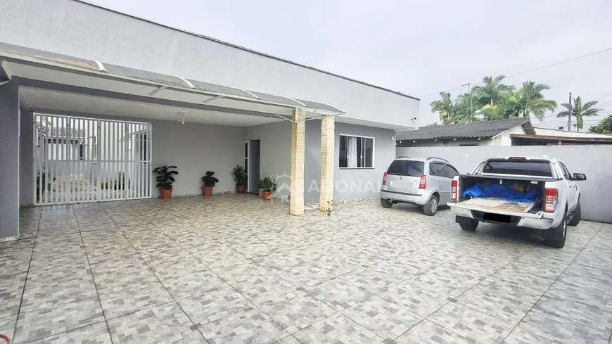 Foto 1 de Casa com 4 Quartos à venda, 194m² em Piçarras, Guaratuba