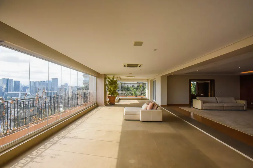 Foto 1 de Apartamento com 3 Quartos à venda, 753m² em Jardim Panorama, São Paulo