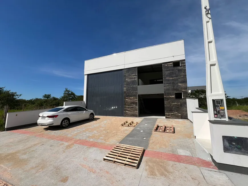 Foto 1 de Galpão/Depósito/Armazém para alugar, 266m² em Sertao do Maruim, São José