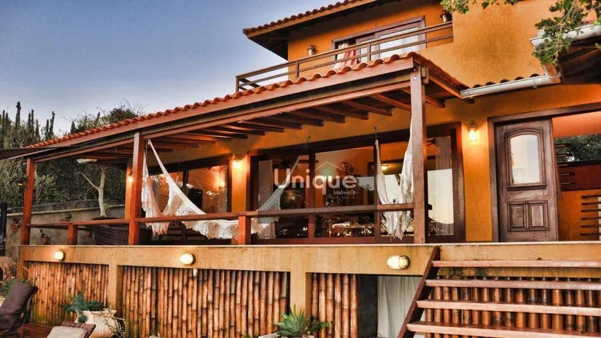 Foto 1 de Casa com 4 Quartos à venda, 250m² em Ferradurinha, Armação dos Búzios