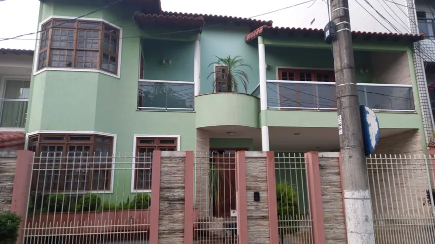 Foto 1 de Casa com 3 Quartos à venda, 320m² em Jardim Primavera, Volta Redonda