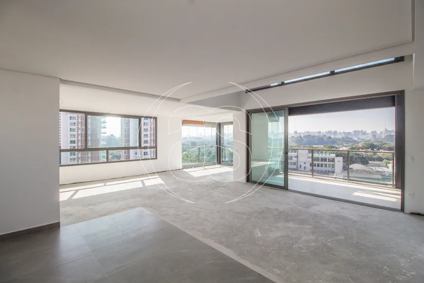Foto 1 de Apartamento com 3 Quartos à venda, 240m² em Moema, São Paulo
