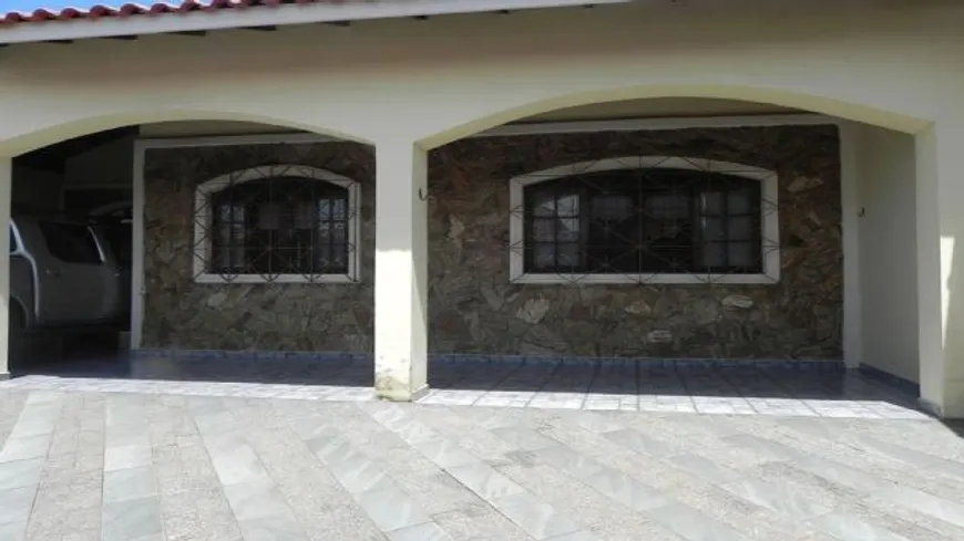 Foto 1 de Casa com 3 Quartos à venda, 250m² em Balneario Maria Helena Novais, Peruíbe