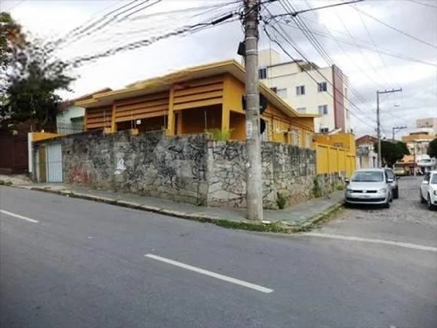 Foto 1 de Casa com 3 Quartos para alugar, 200m² em Nova Suíssa, Belo Horizonte
