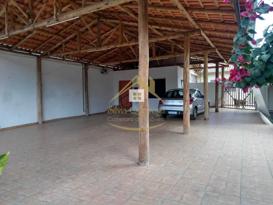 Foto 1 de Casa com 3 Quartos à venda, 230m² em Pinhões, Santa Luzia