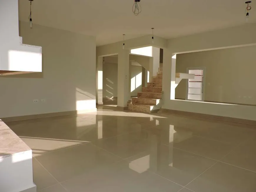 Foto 1 de Casa com 3 Quartos à venda, 300m² em Nova Fazendinha, Carapicuíba