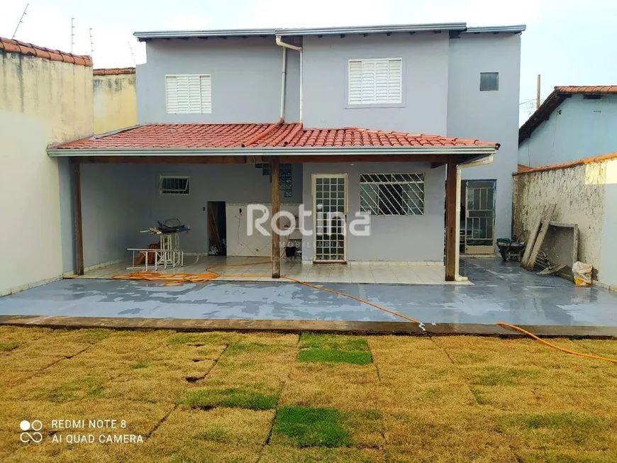 Foto 1 de Casa com 4 Quartos à venda, 220m² em Planalto, Uberlândia