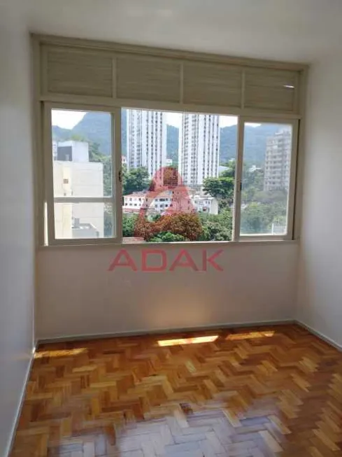 Foto 1 de Kitnet à venda, 24m² em Laranjeiras, Rio de Janeiro