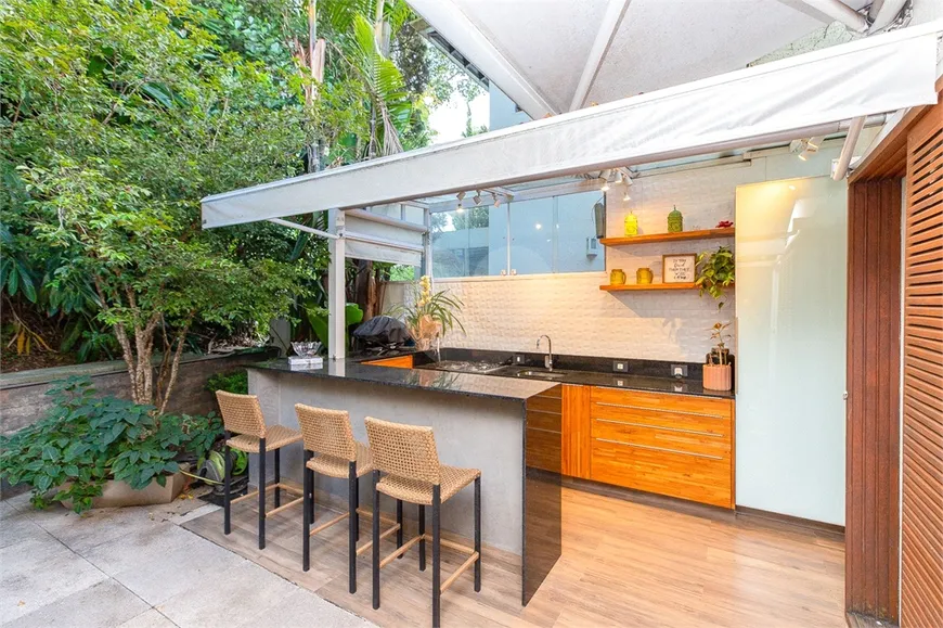 Foto 1 de Casa de Condomínio com 3 Quartos à venda, 215m² em Real Parque, São Paulo