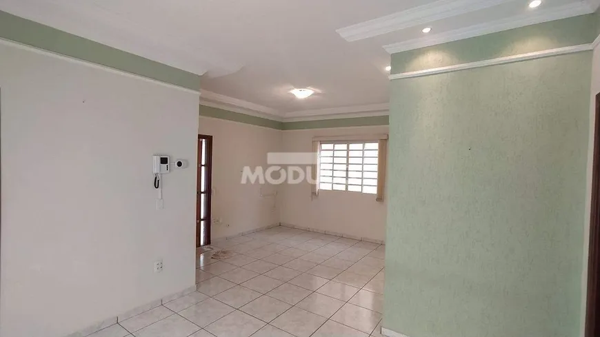 Foto 1 de Casa com 3 Quartos à venda, 140m² em Jardim das Palmeiras, Uberlândia