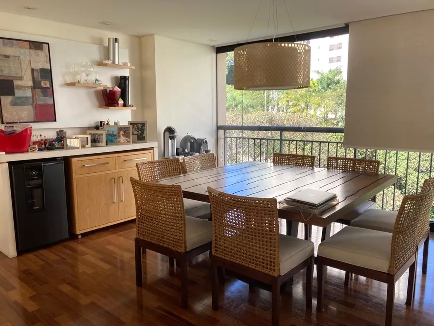 Foto 1 de Apartamento com 3 Quartos à venda, 207m² em Cidade Jardim, São Paulo