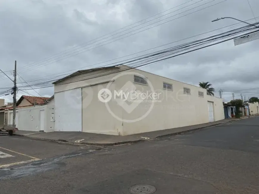Foto 1 de Galpão/Depósito/Armazém à venda, 600m² em Custódio Pereira, Uberlândia