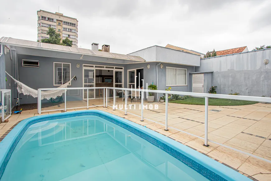 Foto 1 de Casa com 3 Quartos à venda, 218m² em Vila Ipiranga, Porto Alegre