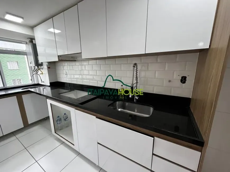 Foto 1 de Apartamento com 2 Quartos para venda ou aluguel, 62m² em Nogueira, Petrópolis