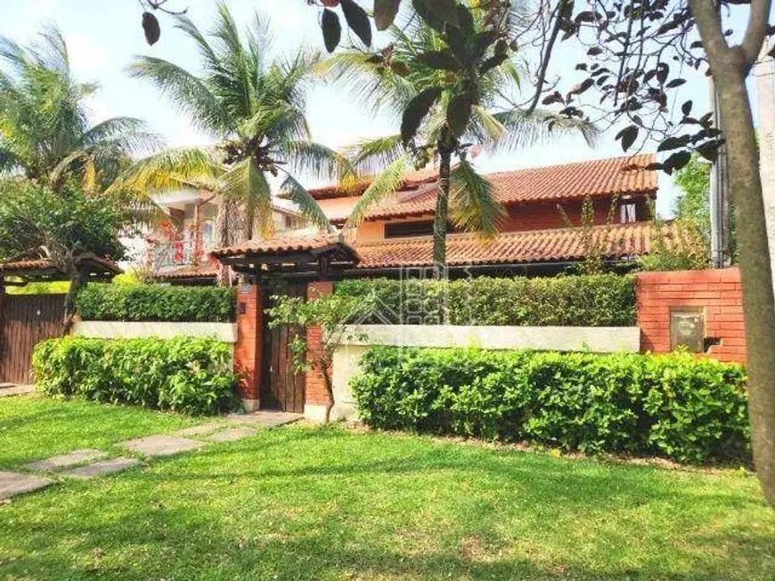 Foto 1 de Casa com 3 Quartos à venda, 460m² em Camboinhas, Niterói