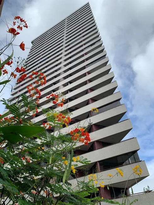 Foto 1 de Apartamento com 4 Quartos à venda, 230m² em Graças, Recife