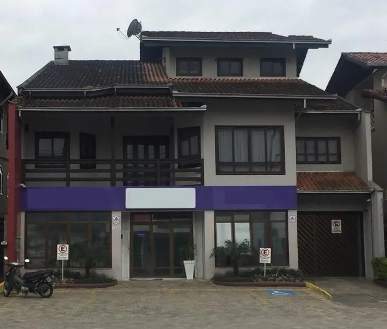 Foto 1 de Sobrado com 4 Quartos à venda, 501m² em Iririú, Joinville