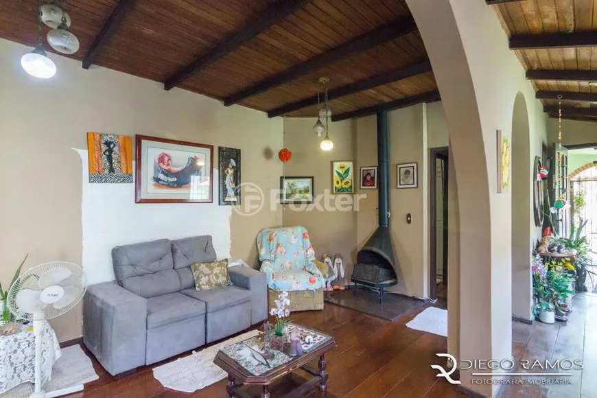 Foto 1 de Casa com 3 Quartos à venda, 131m² em Medianeira, Porto Alegre