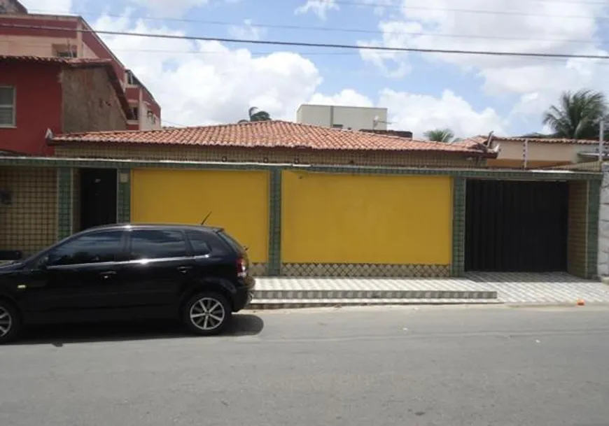 Foto 1 de Casa com 3 Quartos à venda, 208m² em Jóquei Clube, Fortaleza